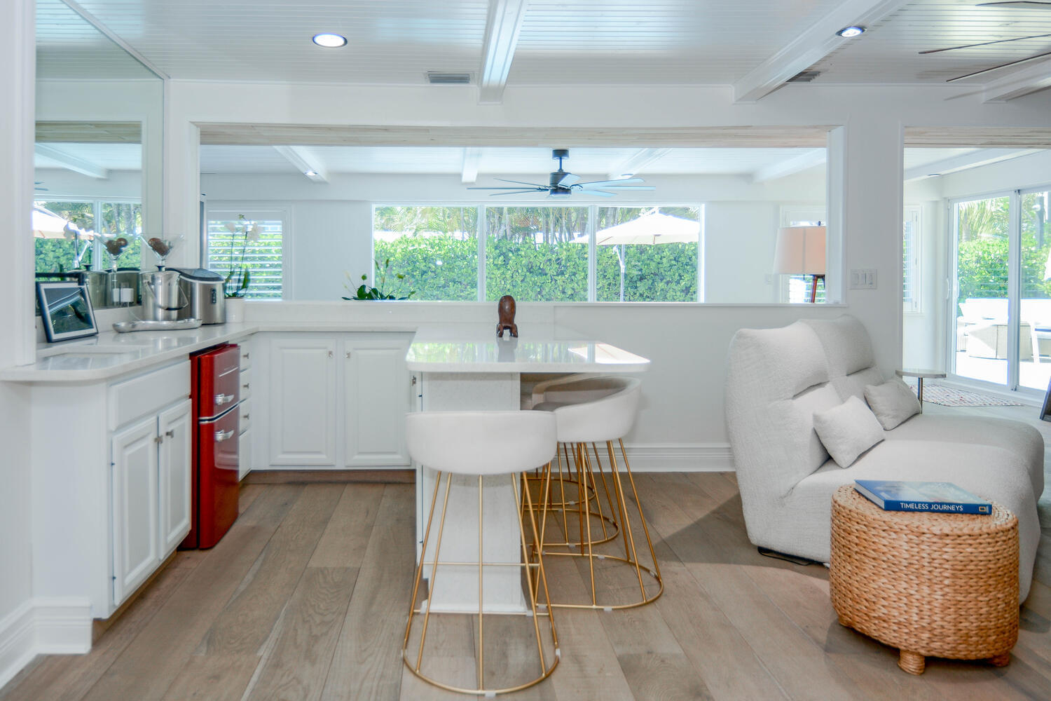 3396 Pebble Place Jupiter, FL 33469 - Photo 8 of 24 Bar / Living Space