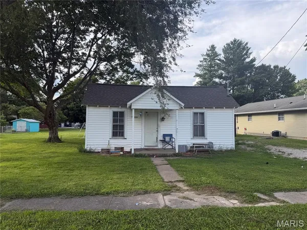 $34,900 | 1504 Ohio Avenue, Windsor, IL 61957