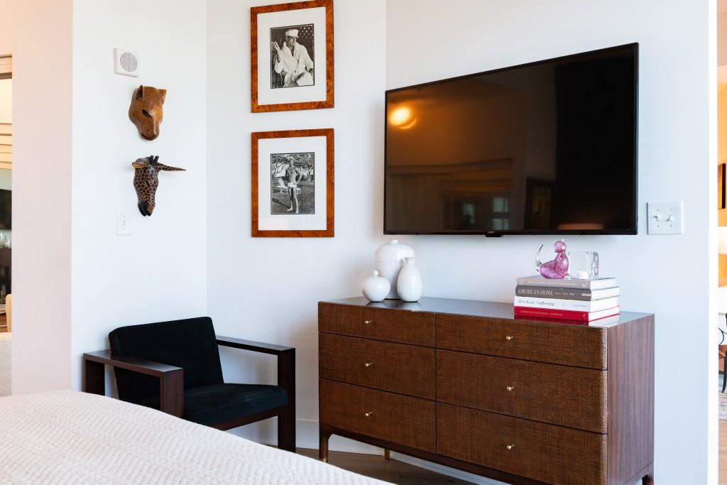 1080 Peachtree Street Northeast, Unit 1906 Atlanta, GA 30309 - Photo 23 of 46 a living room with furniture and a flat screen tv