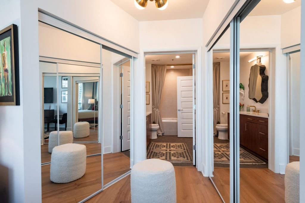 1080 Peachtree Street Northeast, Unit 1906 Atlanta, GA 30309 - Photo 25 of 46 a living room with furniture and a gate