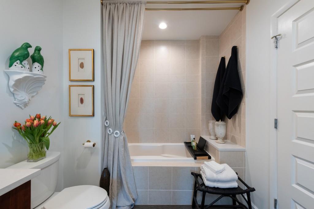 1080 Peachtree Street Northeast, Unit 1906 Atlanta, GA 30309 - Photo 27 of 46 a bathroom with a toilet a sink and bathtub