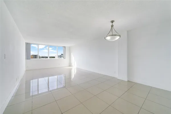 $2,400 | 9001 Southwest 77th Avenue, Unit C803, Miami, FL 33156