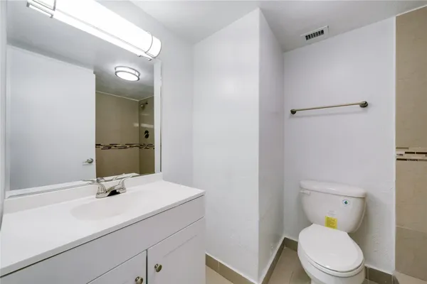 $2,400 | 9001 Southwest 77th Avenue, Unit C803, Miami, FL 33156