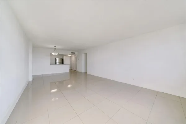 $2,400 | 9001 Southwest 77th Avenue, Unit C803, Miami, FL 33156