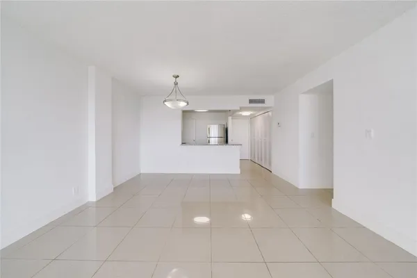 $2,400 | 9001 Southwest 77th Avenue, Unit C803, Miami, FL 33156