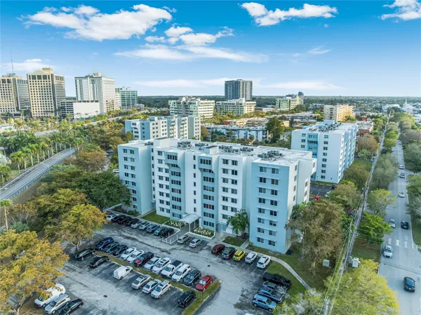 $2,400 | 9001 Southwest 77th Avenue, Unit C803, Miami, FL 33156