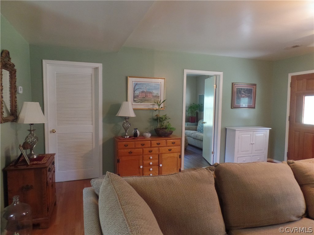 11108 Hitchcock Road Disputanta, VA 23842 - Photo 6 of 19 Freshly Painted Interior
