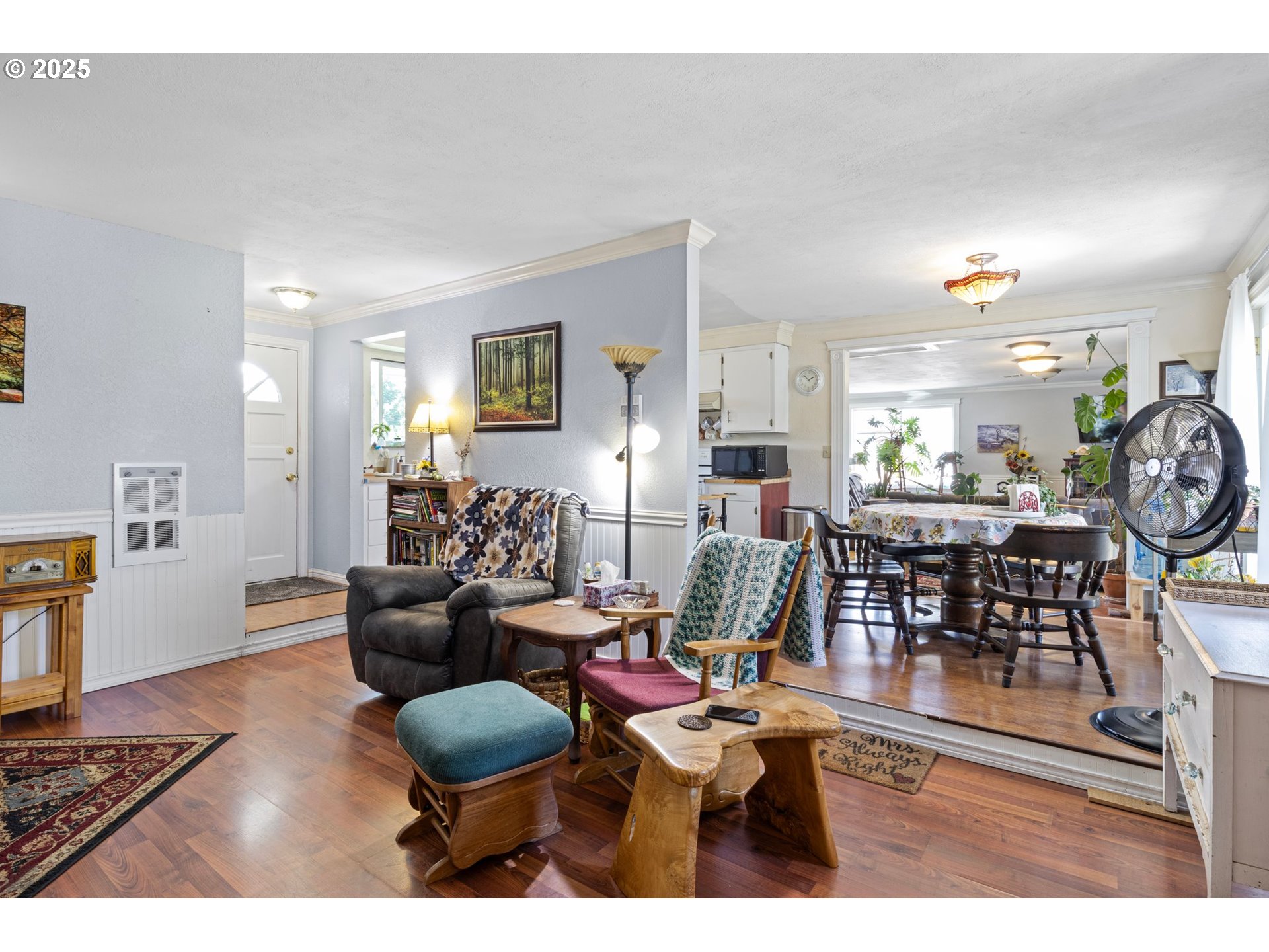 4635 Daisy Street Springfield, OR 97478 - Photo 11 of 44 Living Room