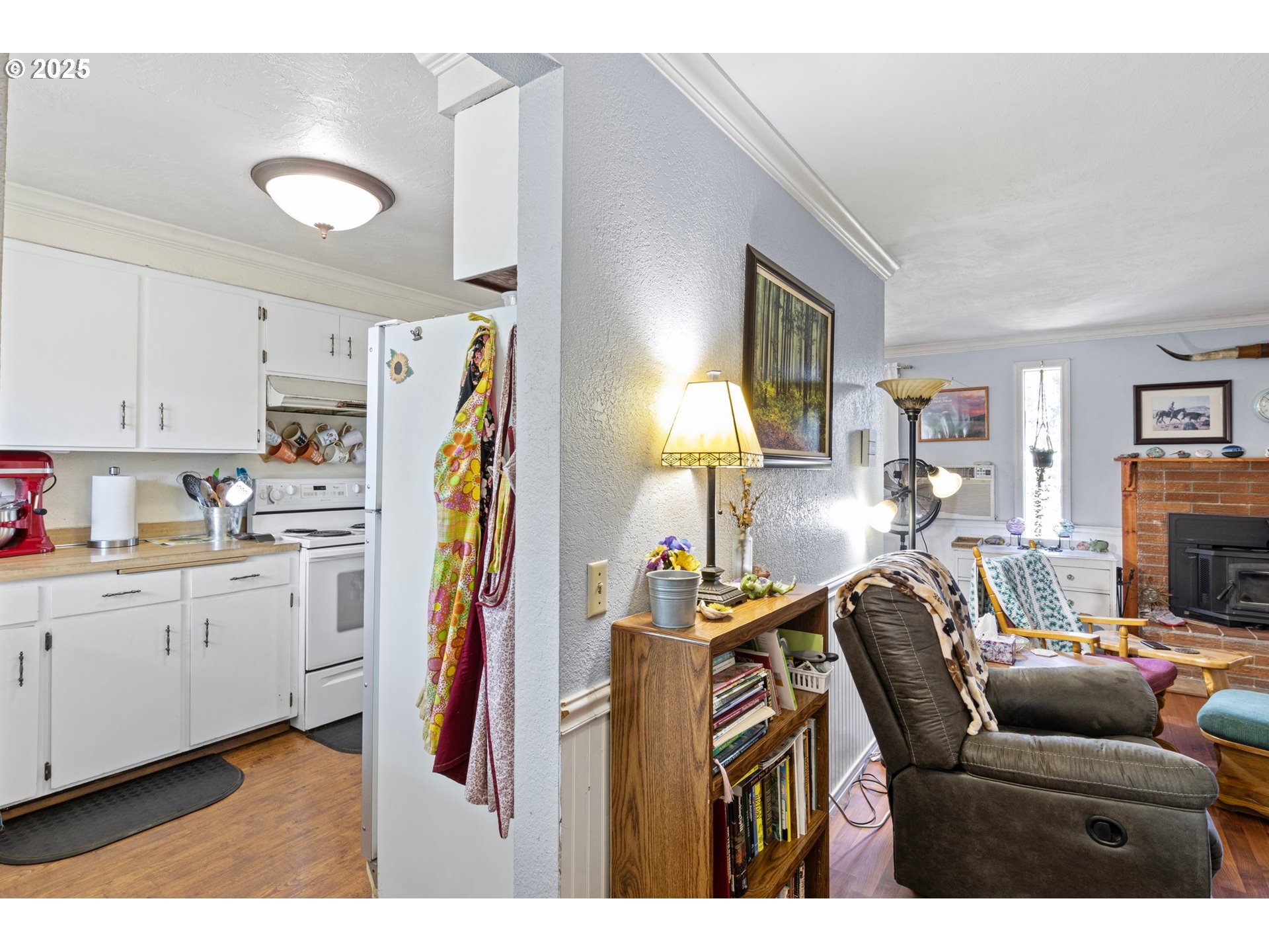 4635 Daisy Street Springfield, OR 97478 - Photo 13 of 44 Kitchen