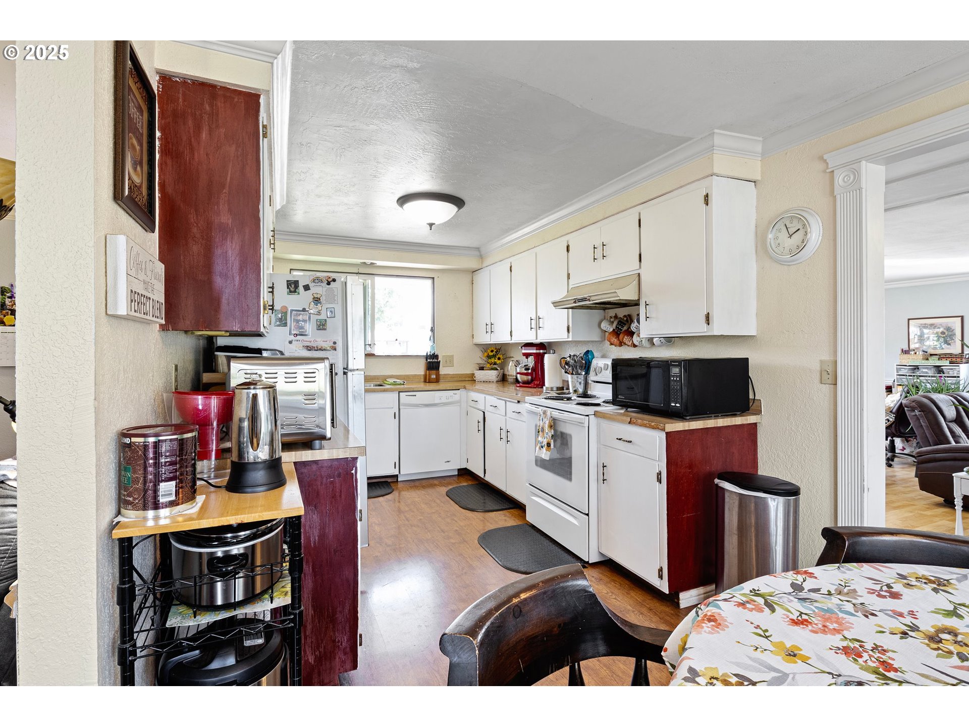 4635 Daisy Street Springfield, OR 97478 - Photo 15 of 44 Kitchen/Dining Room