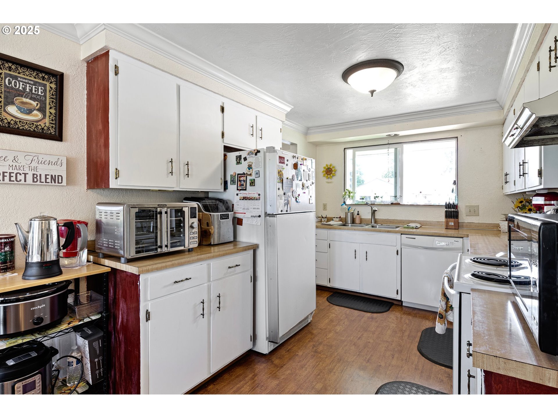4635 Daisy Street Springfield, OR 97478 - Photo 17 of 44 Kitchen
