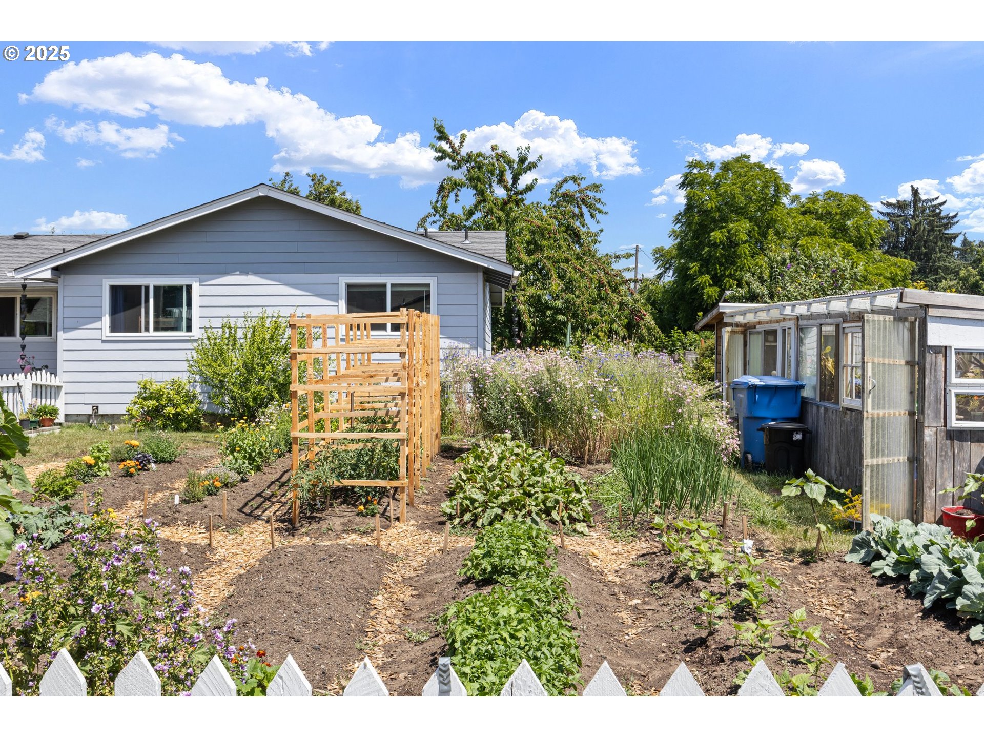 4635 Daisy Street Springfield, OR 97478 - Photo 2 of 44