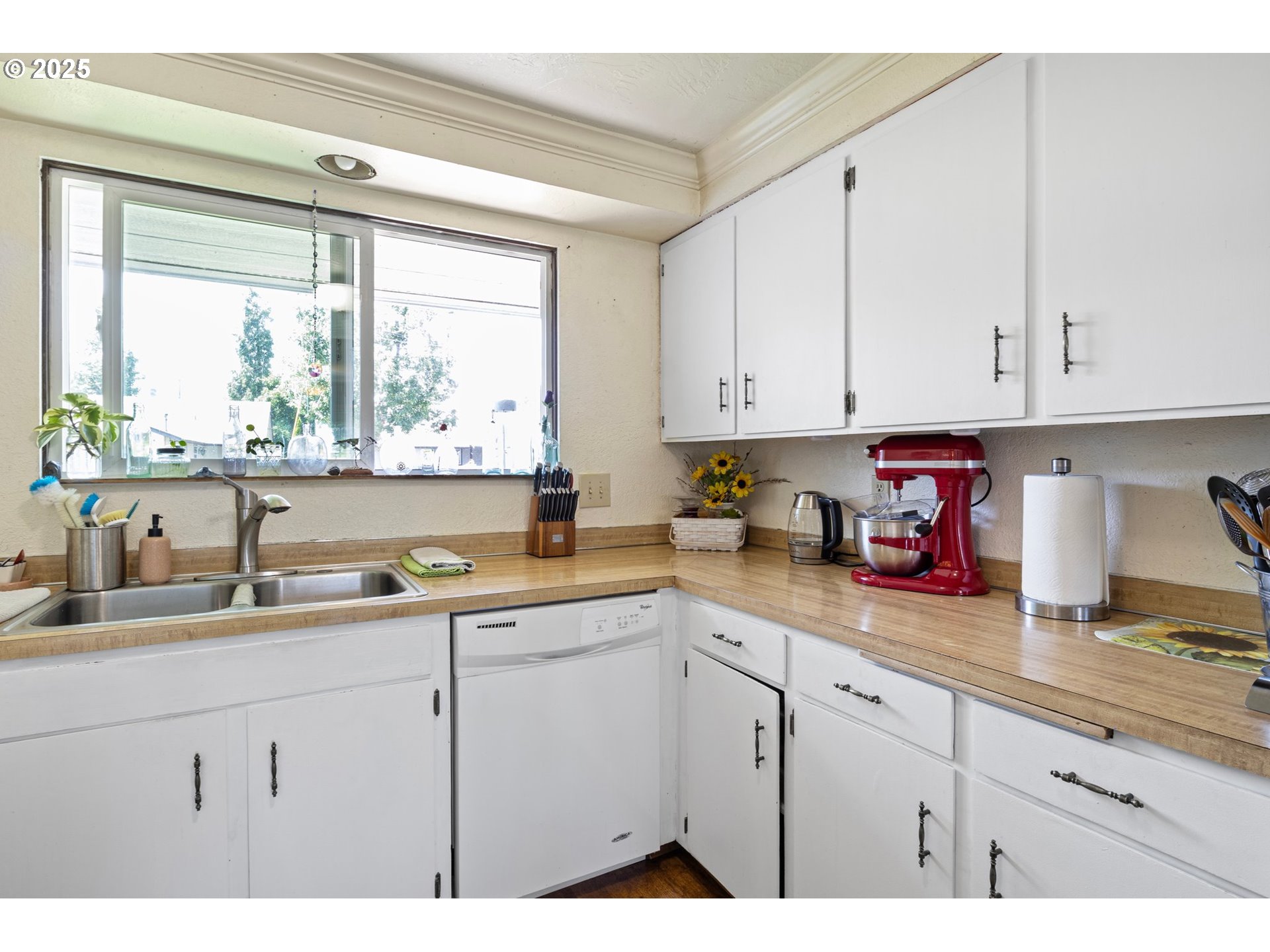 4635 Daisy Street Springfield, OR 97478 - Photo 20 of 44 Kitchen
