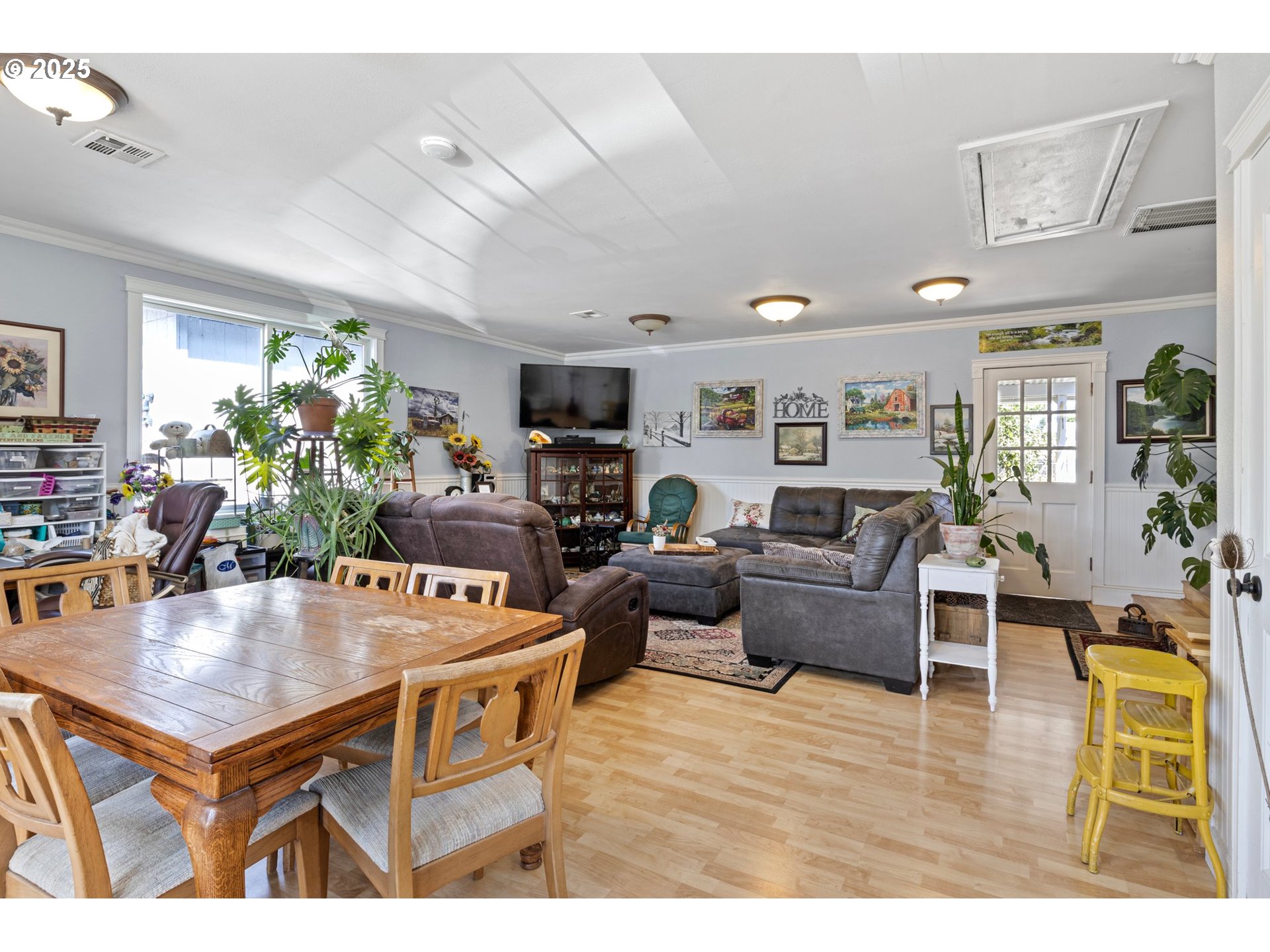 4635 Daisy Street Springfield, OR 97478 - Photo 22 of 44 Family Room