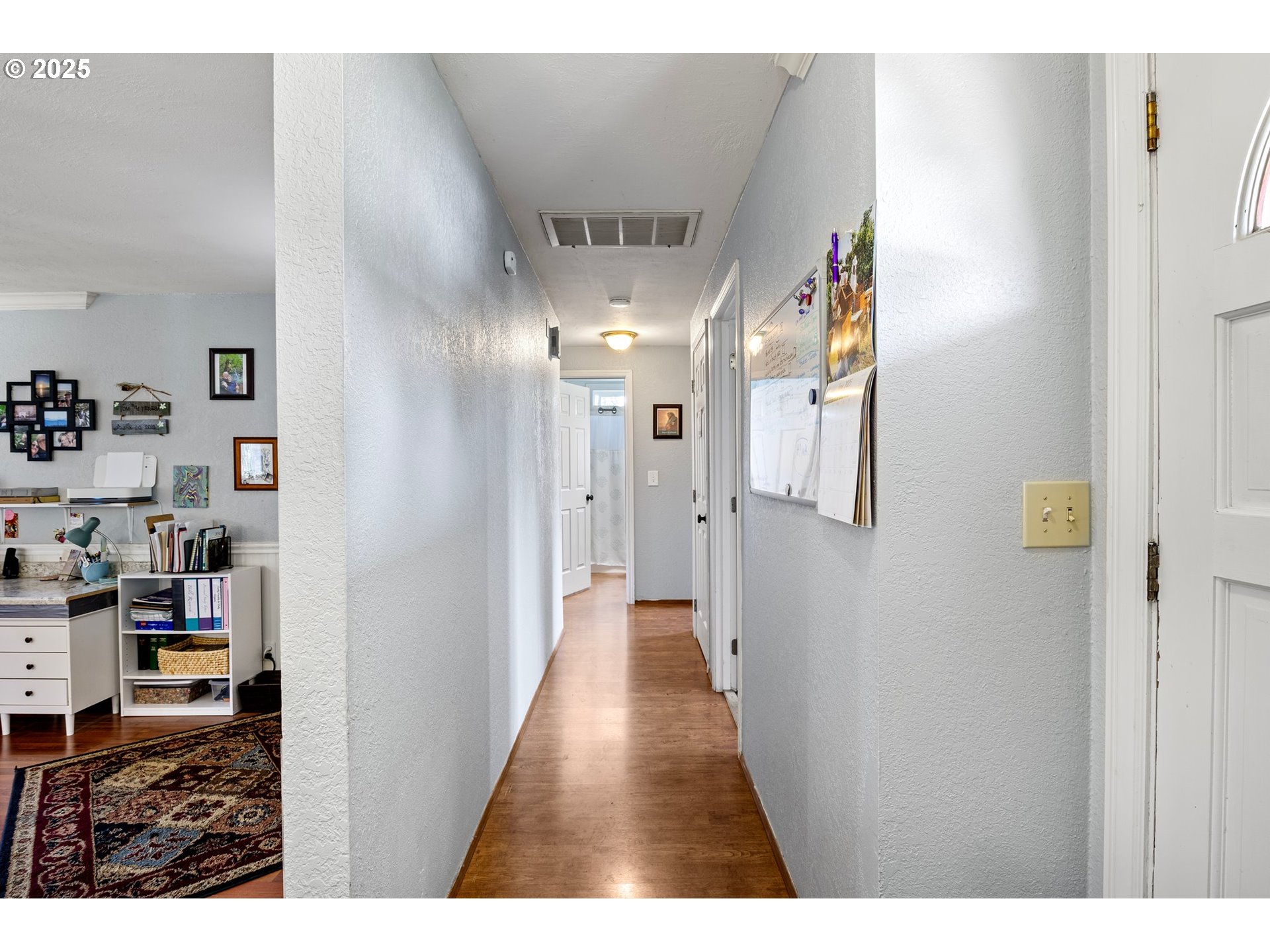 4635 Daisy Street Springfield, OR 97478 - Photo 25 of 44 Hallway