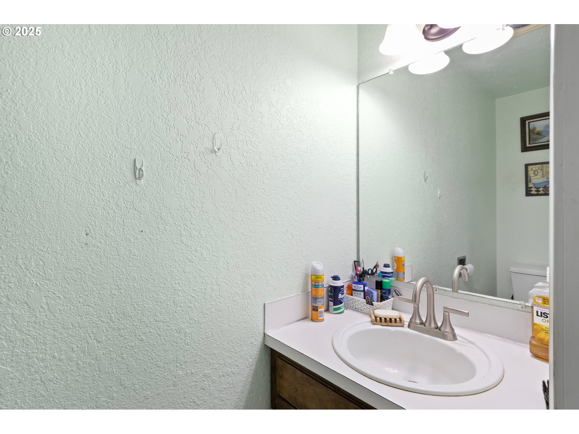 4635 Daisy Street Springfield, OR 97478 - Photo 33 of 44 Bathroom, Attached