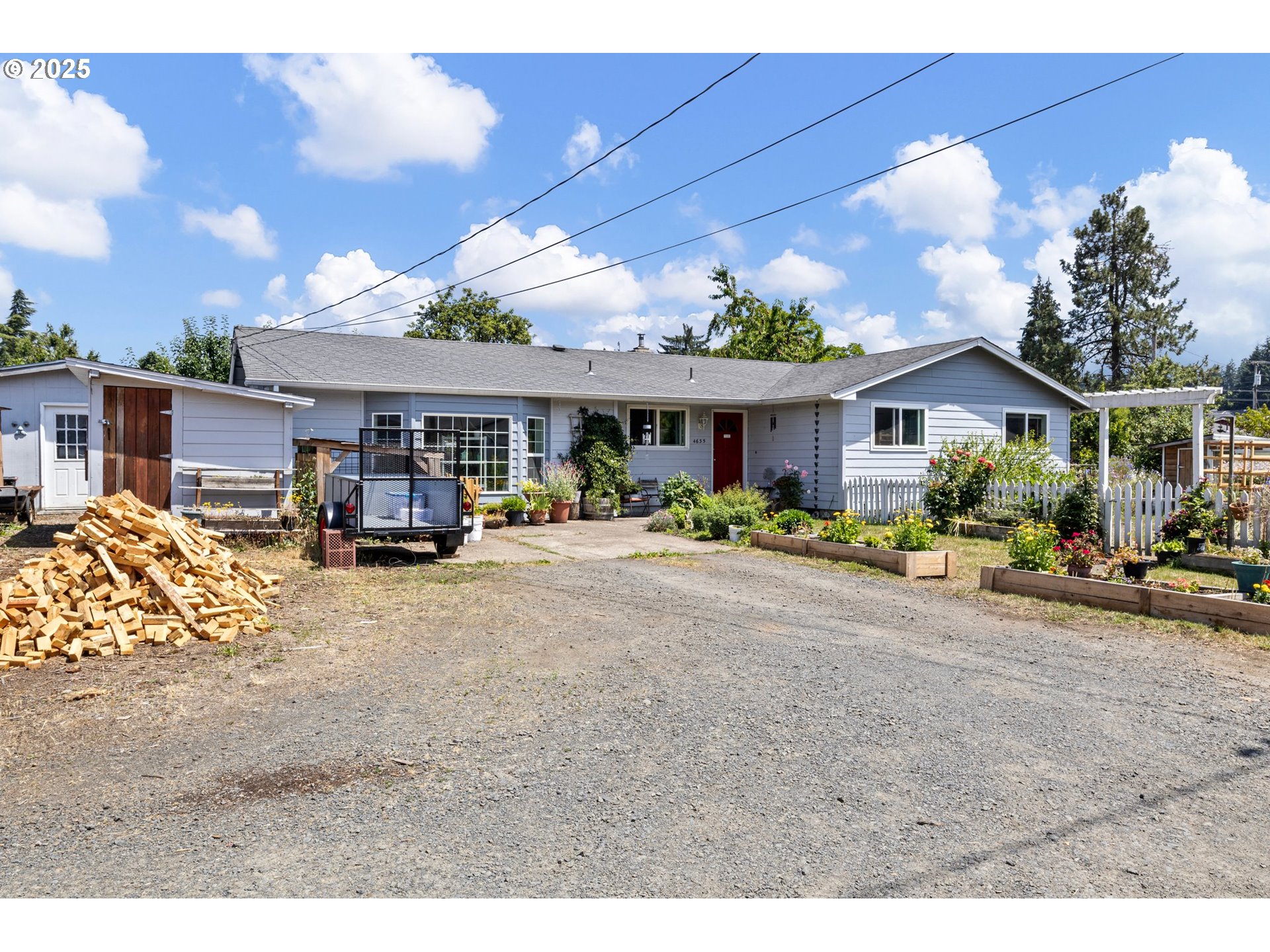 4635 Daisy Street Springfield, OR 97478 - Photo 4 of 44