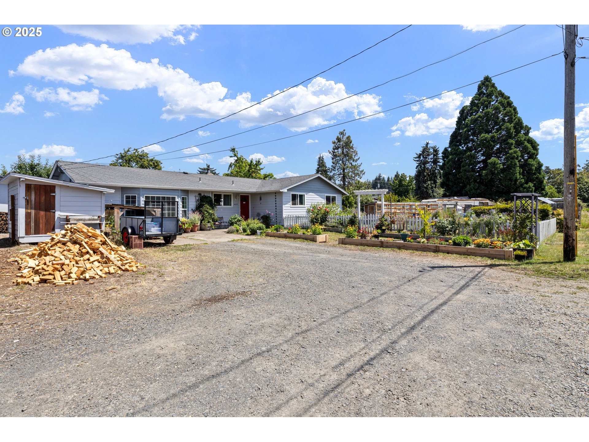 4635 Daisy Street Springfield, OR 97478 - Photo 5 of 44