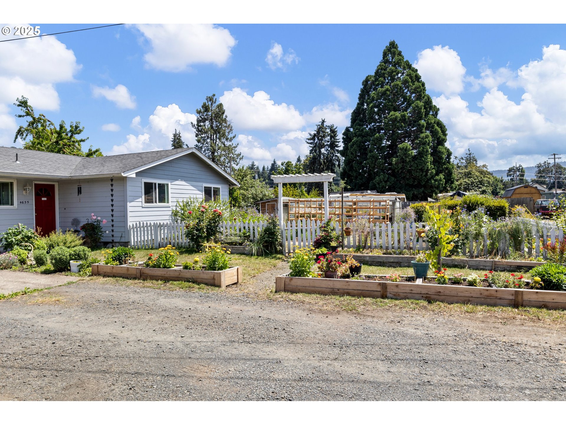 4635 Daisy Street Springfield, OR 97478 - Photo 6 of 44