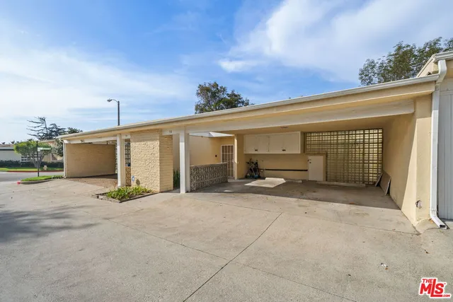 a view of a house with a outdoor space
