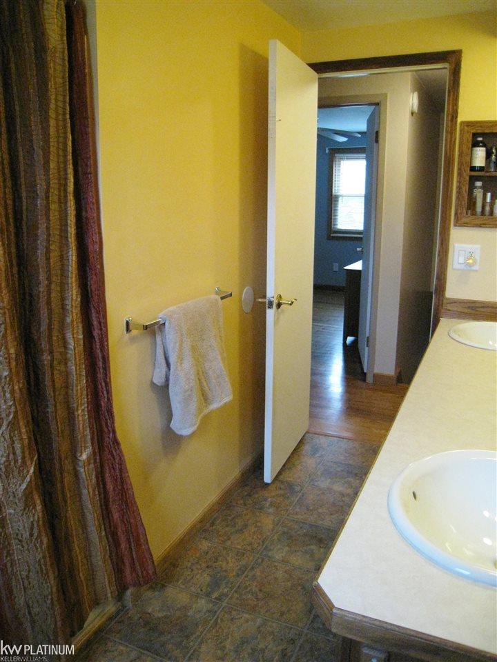 34623 Devonshire Road New Baltimore, MI 48047 - Photo 18 of 35 50001161-17.JPG