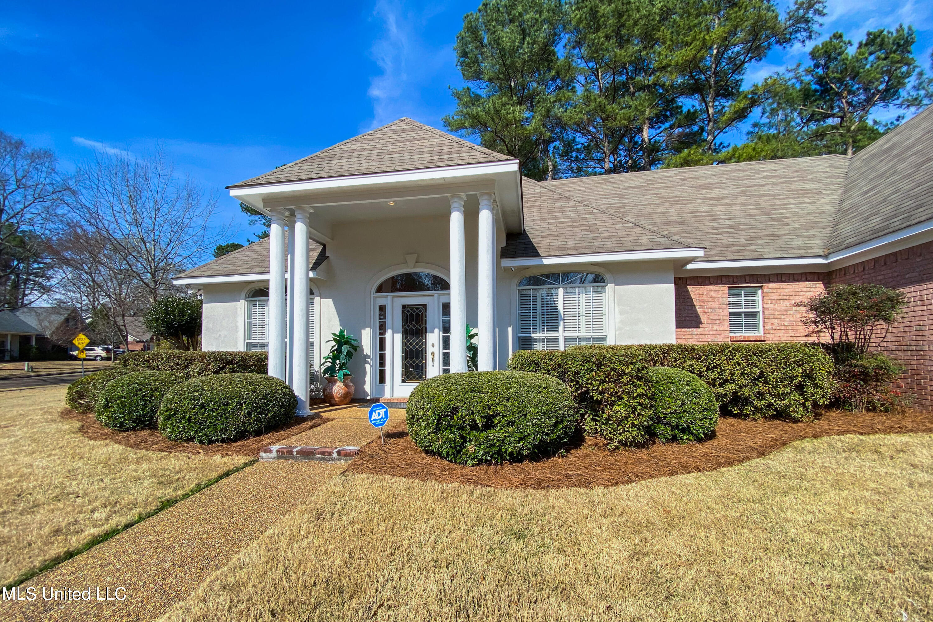 424 Shadowood Drive Ridgeland, MS 39157 - Photo 7 of 44 424 Shadowood Dr-8