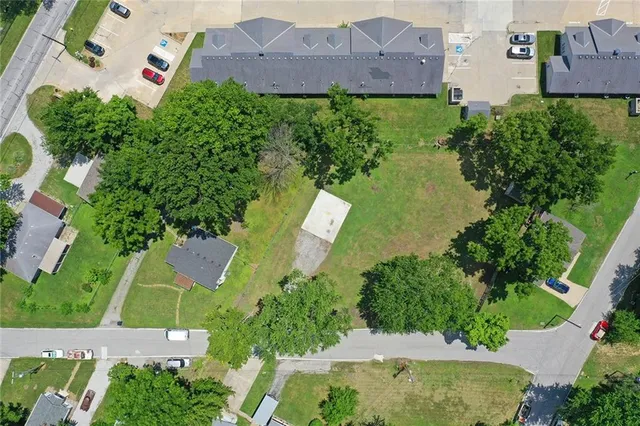 $250,000 | 705-707 Southeast High N/a Lee's Summit, Lee's Summit, MO 64063