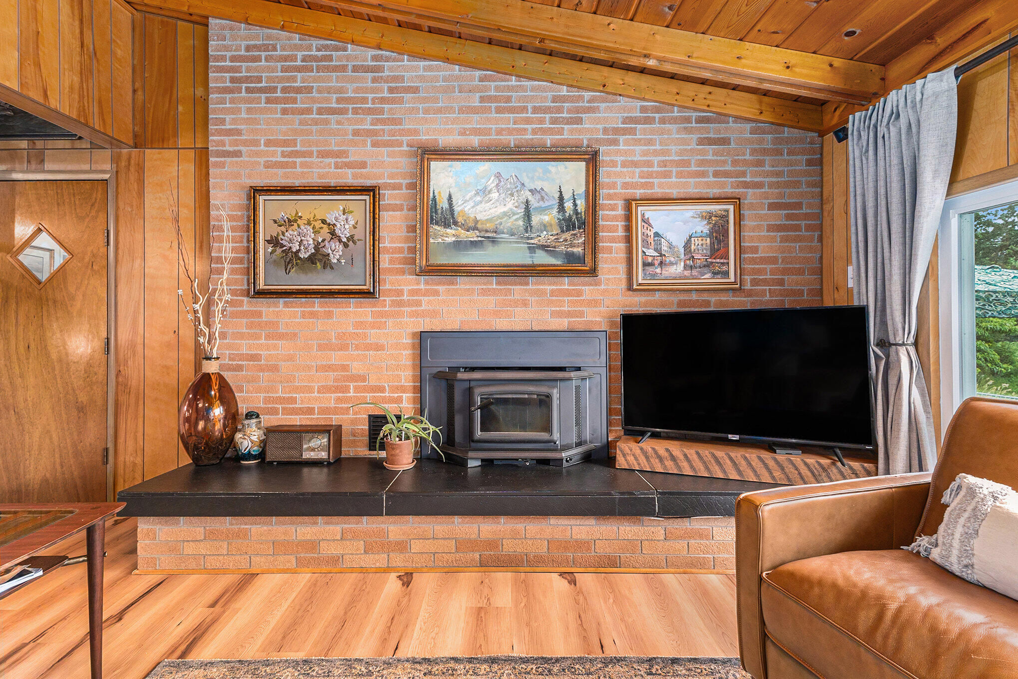 52 South Emerson Lake Road Branch, MI 49402 - Photo 9 of 30 Living room