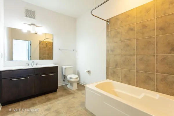 $2,495 | 757 North Orleans Street, Unit 1202, Chicago, IL 60654