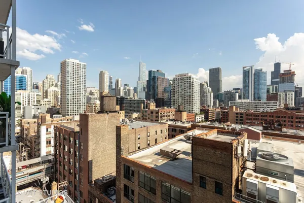 $2,495 | 757 North Orleans Street, Unit 1202, Chicago, IL 60654