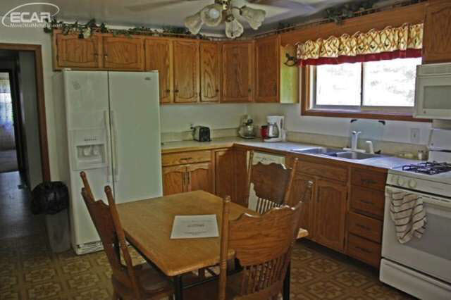 7467 Cole Road Bancroft, MI 48414 - Photo 3 of 16 20438782-2.JPG