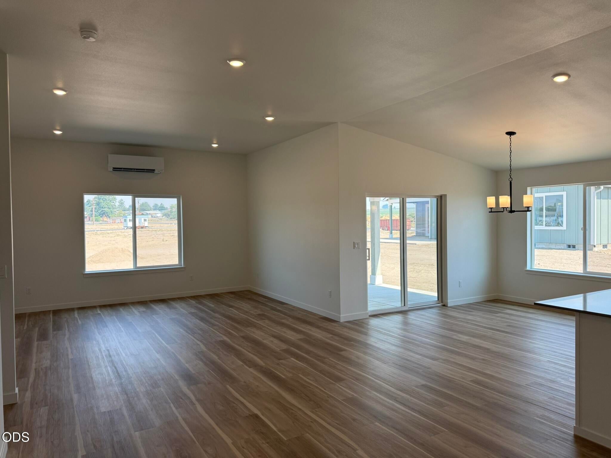 202 Southeast Peppermint Loop, Unit 20 Culver, OR 97734 - Photo 4 of 21 Gallery Image 4
