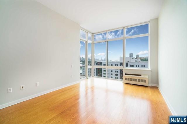 1807 Hudson Park Edgewater, NJ 07020 - Photo 3 of 23