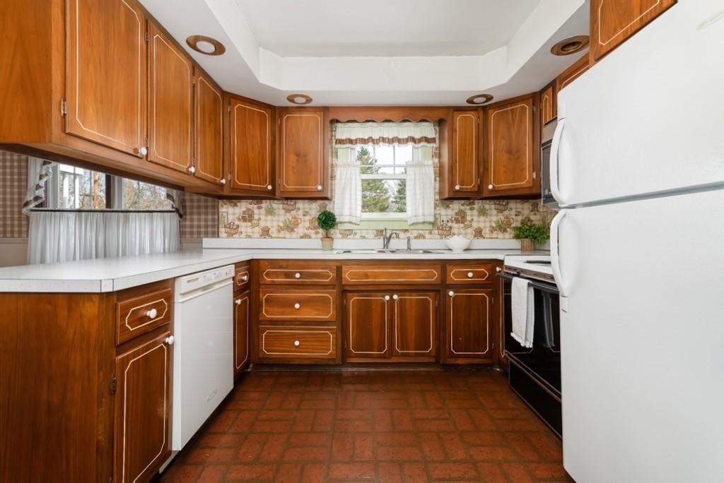 462 South Eberhart Road Butler, PA 16001 - Photo 3 of 21 Gallery Image 3