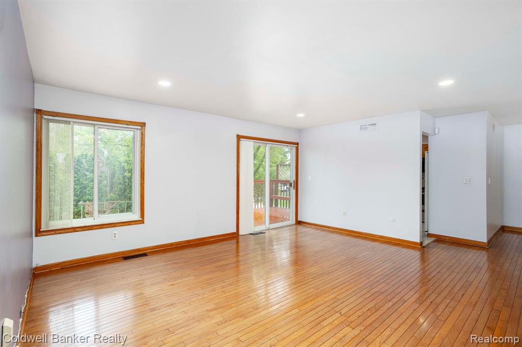 22512 Sheridan Road Novi, MI 48375 - Photo 9 of 37