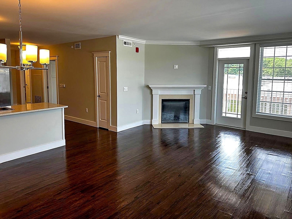 978 Worcester Street, Unit 403 Wellesley, MA 02482 - Photo 4 of 8