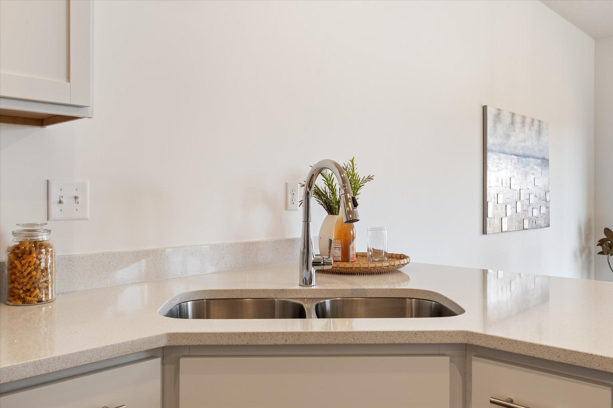 6708 Jorgensen Avenue South Cottage Grove, MN 55016 - Photo 17 of 40