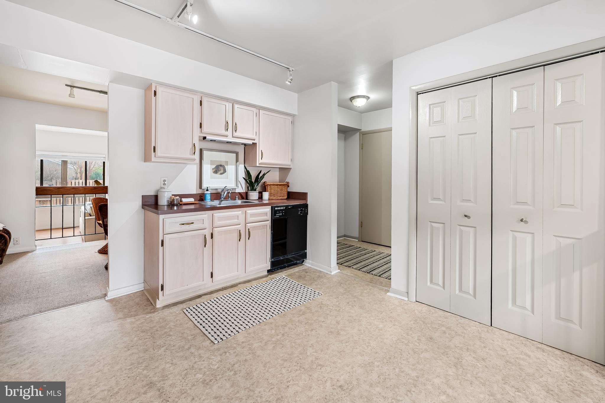 4320 Roland Springs Drive Baltimore, MD 21210 - Photo 6 of 44