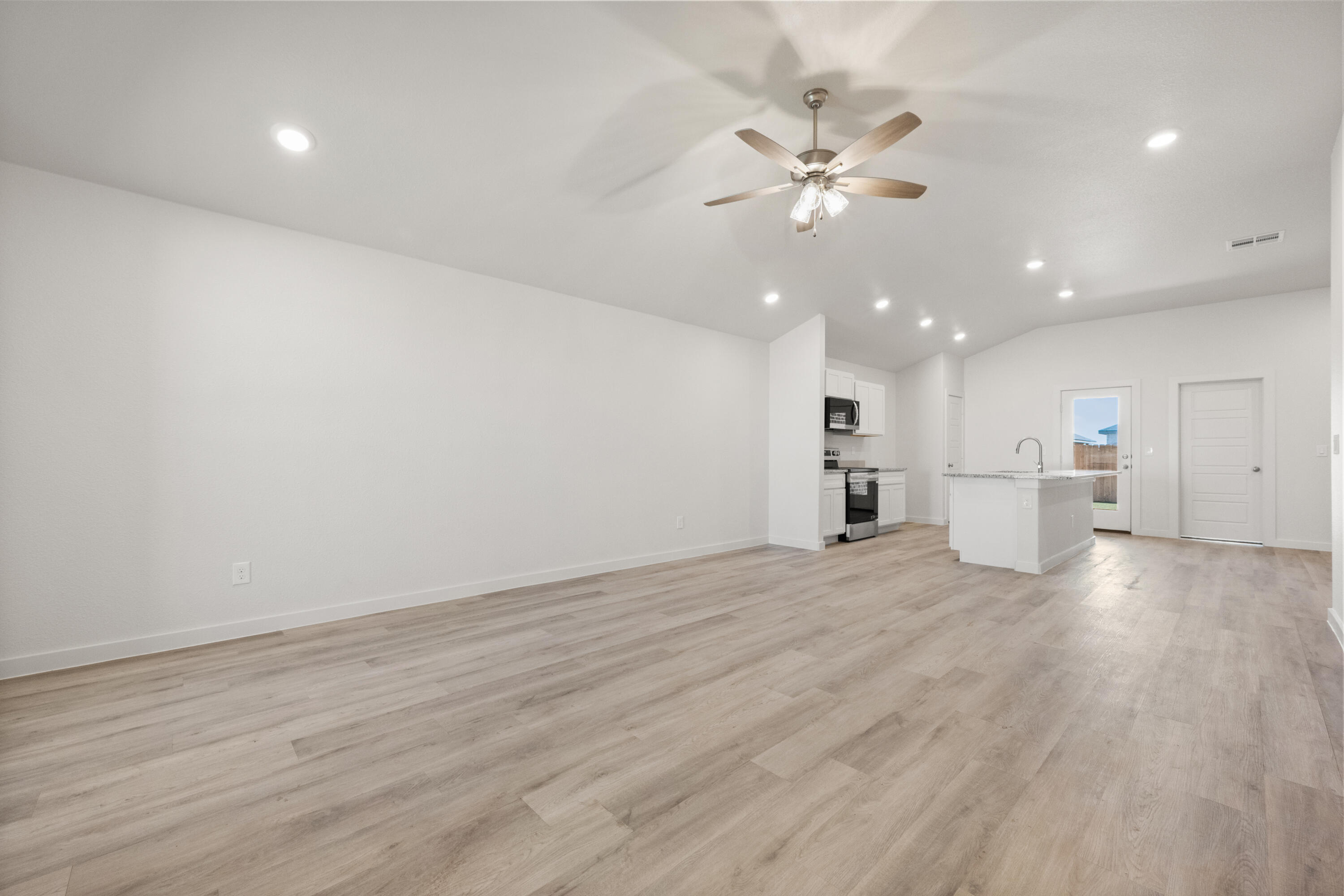 5633 Smith Street Lubbock, TX 79416 - Photo 5 of 21 04-5633 Smith_9778