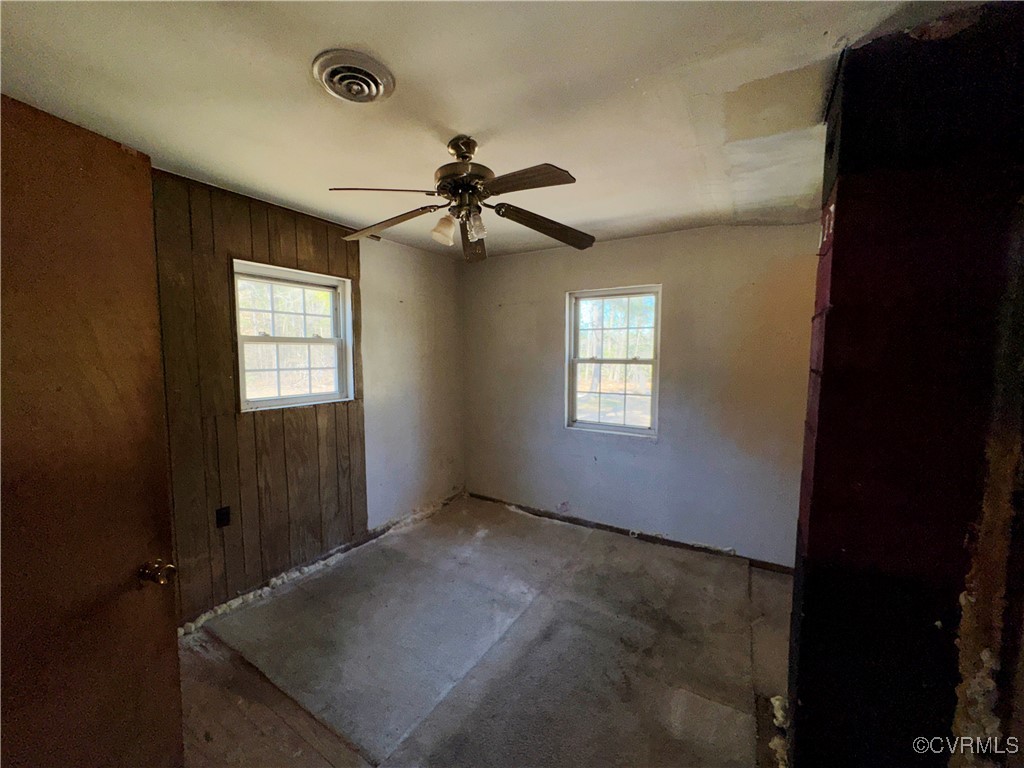 24217 Old Vaughan Road Dinwiddie, VA 23841 - Photo 15 of 17