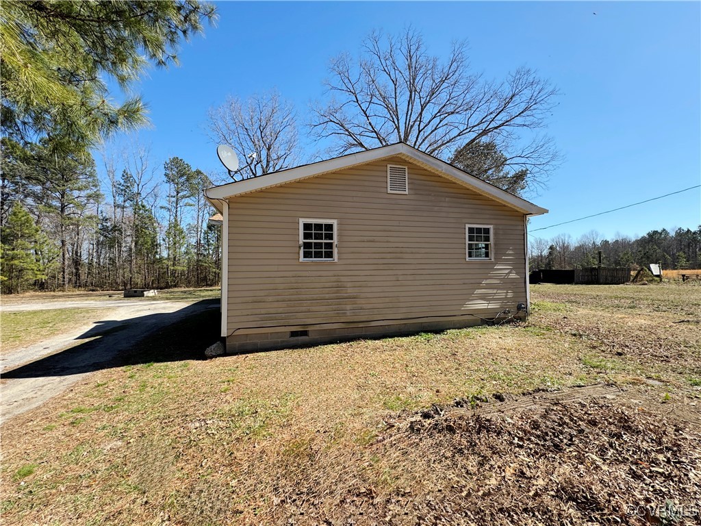 24217 Old Vaughan Road Dinwiddie, VA 23841 - Photo 4 of 17