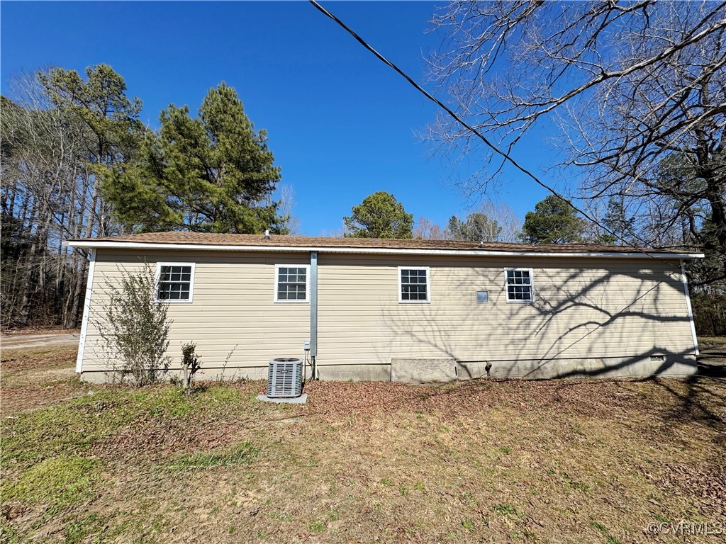 24217 Old Vaughan Road Dinwiddie, VA 23841 - Photo 5 of 17