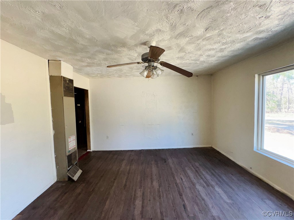 24217 Old Vaughan Road Dinwiddie, VA 23841 - Photo 8 of 17