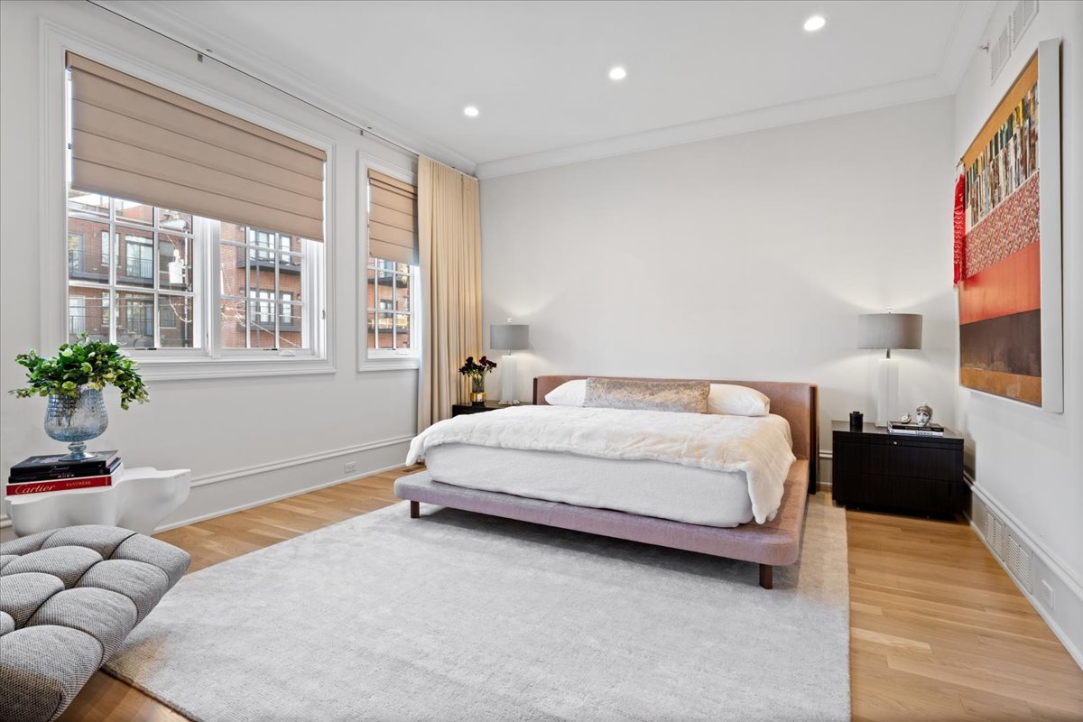 2633 North Dayton Street Chicago, IL 60614 - Photo 19 of 43 a bedroom with bed and window