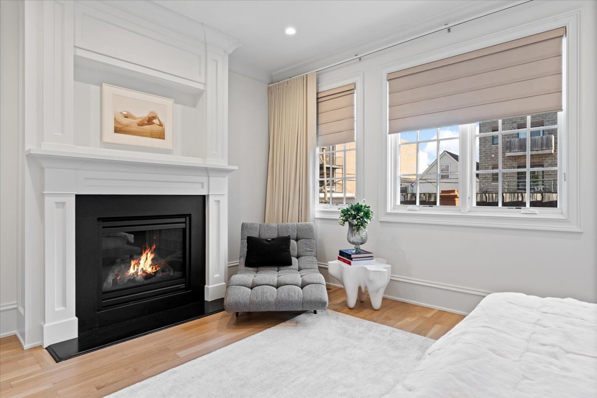 2633 North Dayton Street Chicago, IL 60614 - Photo 20 of 43 a living room with furniture and a fireplace