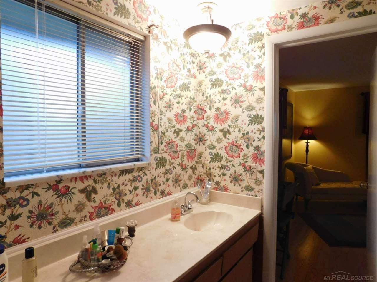 1091 Canterbury Road Grosse Pointe Woods, MI 48236 - Photo 18 of 26