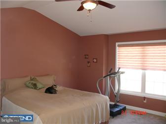 1404 Hillpoint Circle Sinking Spring, PA 19608 - Photo 4 of 12 Bedroom - Main