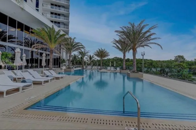 $3,900 | 16385 Biscayne Boulevard, Unit 1603, North Miami Beach, FL 33160