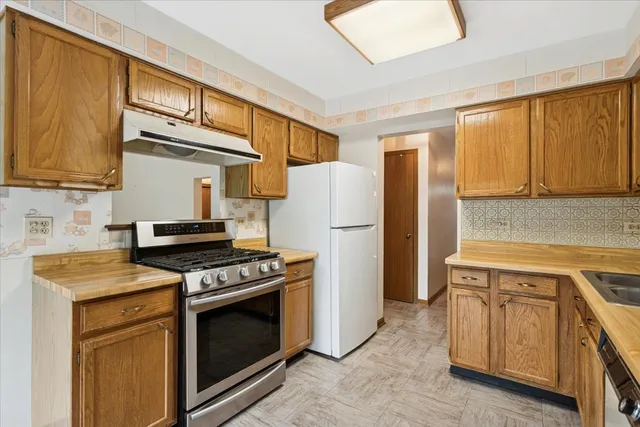 $449,000 | 6620 Oak Tree Trail, Woodridge, IL 60517