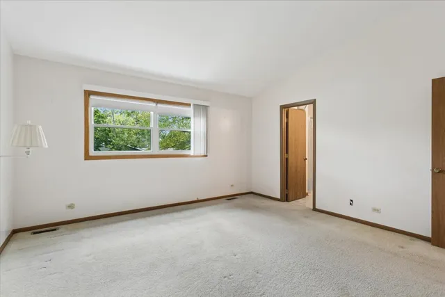 $449,000 | 6620 Oak Tree Trail, Woodridge, IL 60517